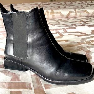 🍂☕️🍂 Cole Haan Chelsea Boots